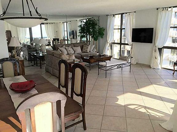 3rd image of 1121 Crandon Blvd APT E1007