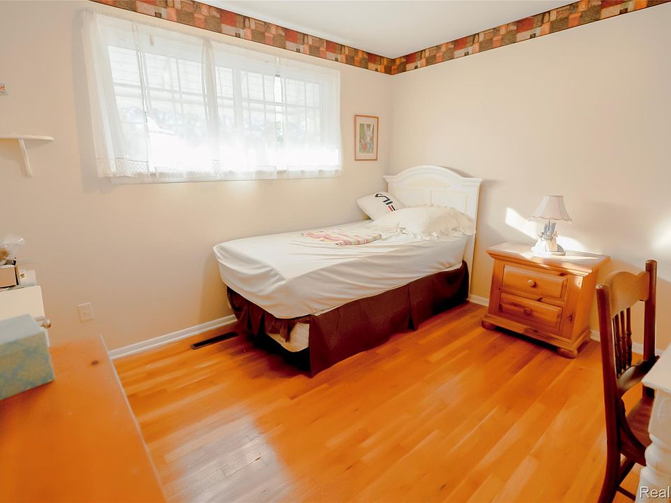 26137 Wagner Ave, photo 19
