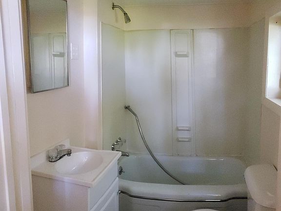 3rd image of 1020 Seymour St
