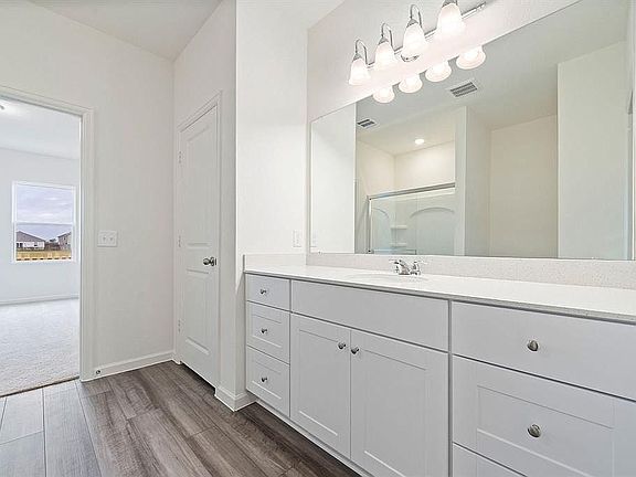 3rd image of 4818 Highland Springs Dr