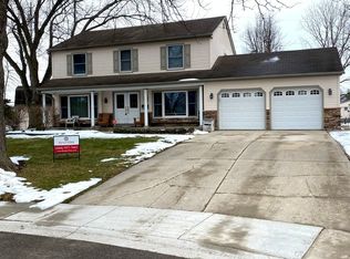 6 Cayman Ct, Montgomery, IL 60538