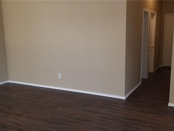 3rd image of 1305 Rosewood Ln