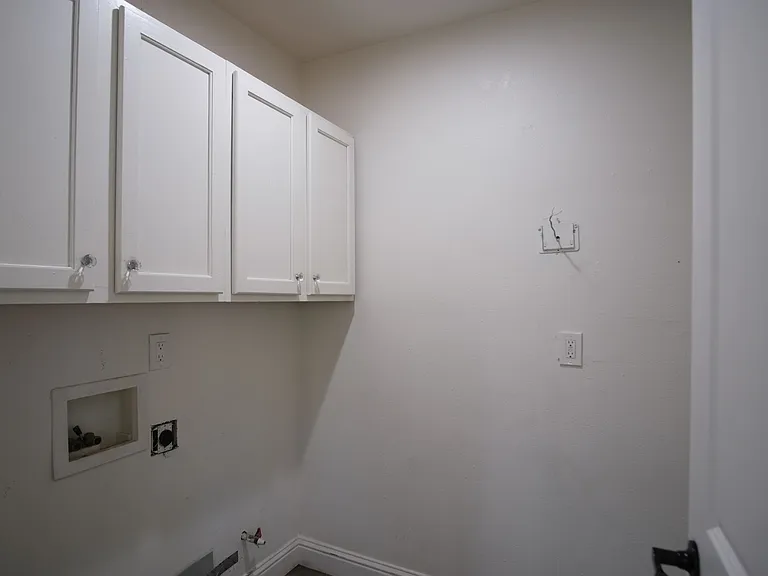 1436 Albany Ave — Photo 14
