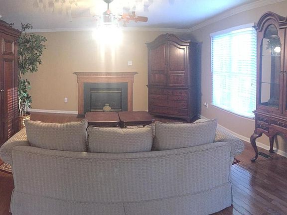 4th image of 11 Grace Manor Ct