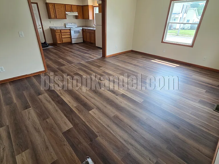 138 Allen Ave — Photo 2