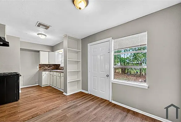 10106 Sierra Dr — Photo 4
