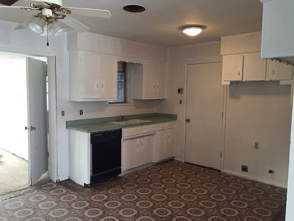 4th image of 3400 SE 27th St