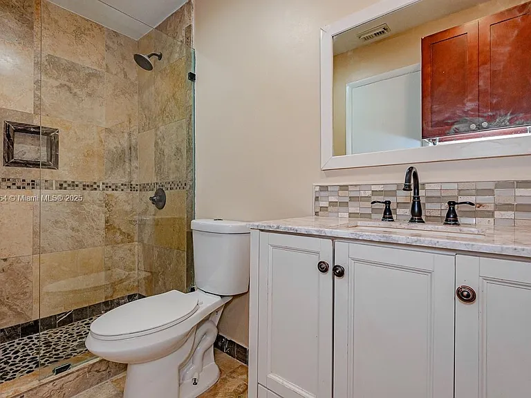 401 SW 76th Ter — Photo 16