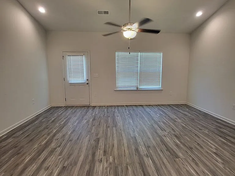 11810 Titan Ave — Photo 28