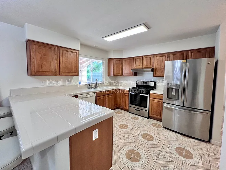 5460 W Ashcroft Ave — Photo 2