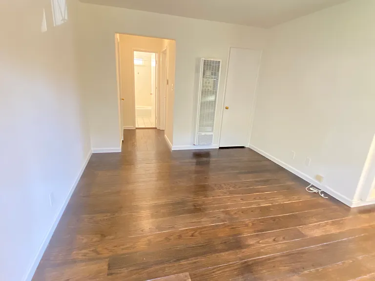335 Adams St #4 — Photo 2