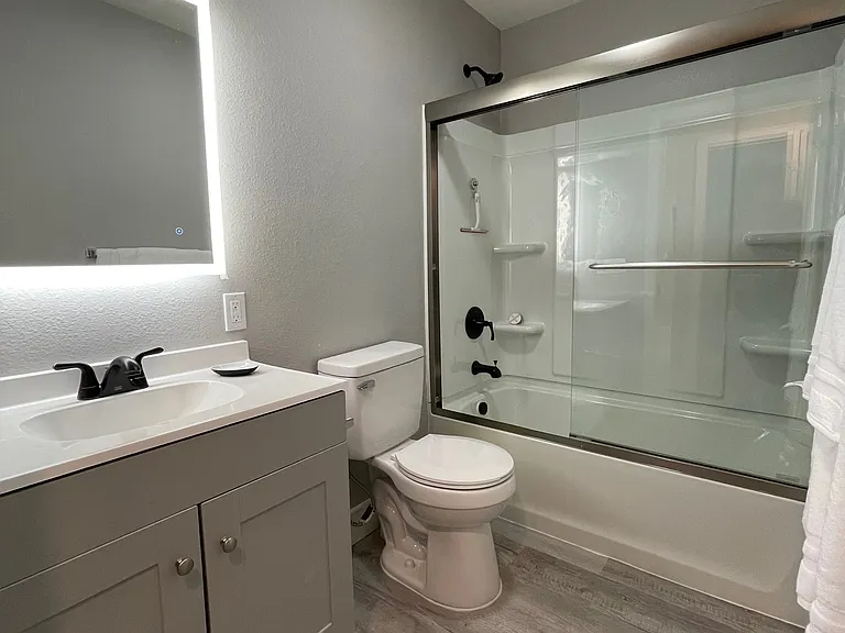 725 S Tehama St #7 — Photo 22