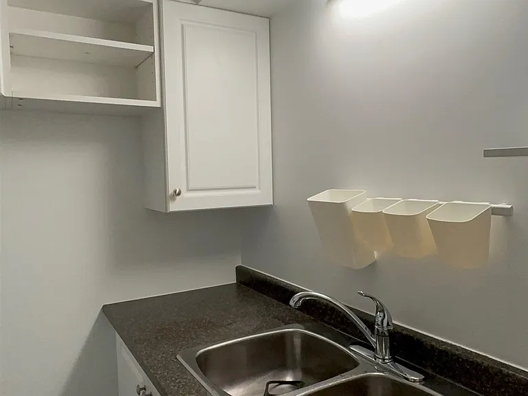 1445 W 11th Ave #11 — Photo 9