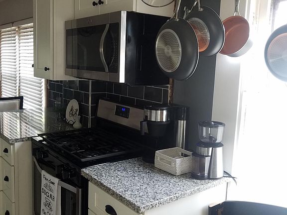 3rd image of 587 Eastmoor Blvd #B