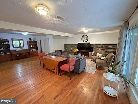 5th image of 4018 N Taylor St