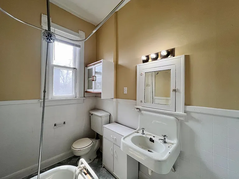 420 Platt St — Photo 7