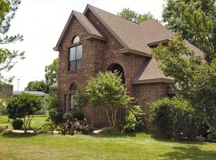 109 Dove Rd, Highland Haven, TX 78654