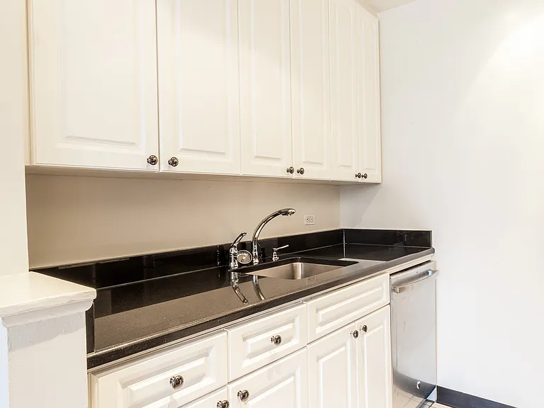 182 E 95th St #12C — Photo 4