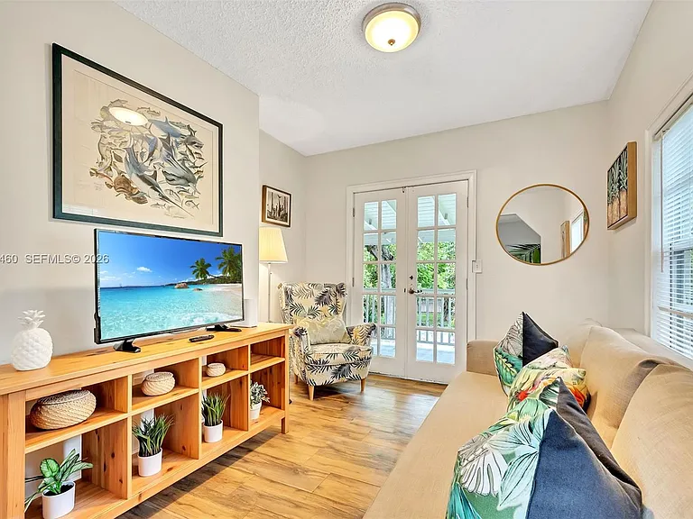 1826 NW South River Dr — Photo 17