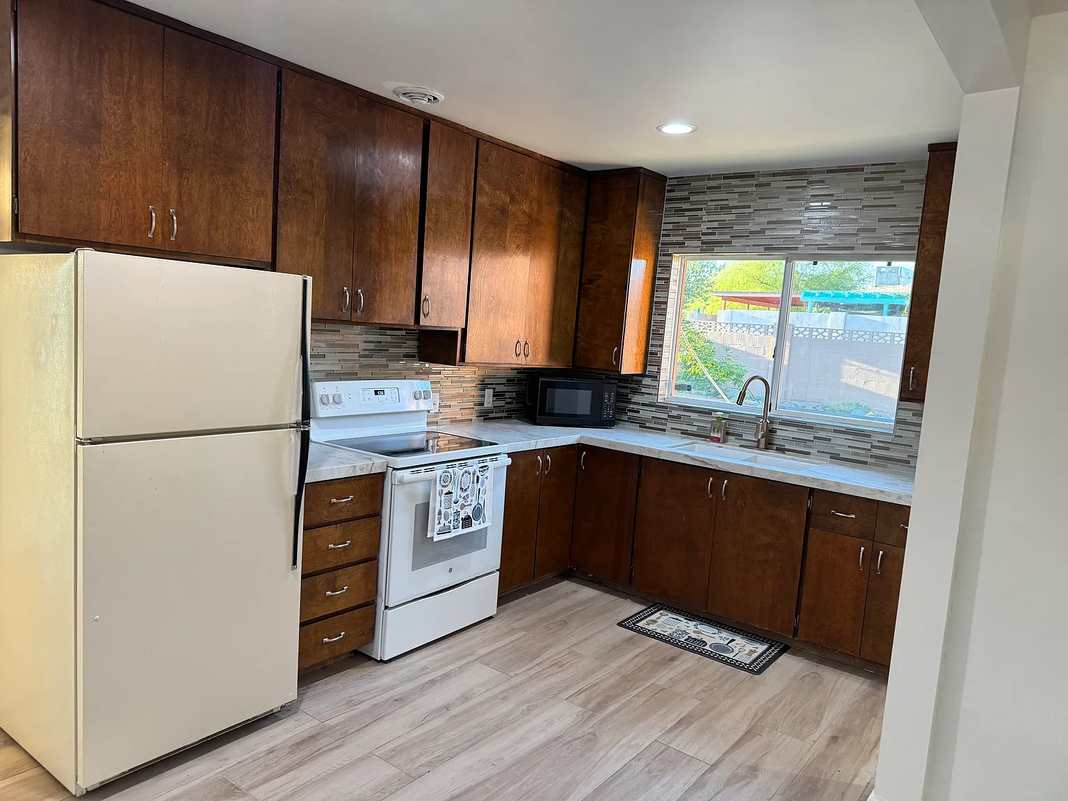 3 bed, 1582 sqft, $2,950 — Photo 3