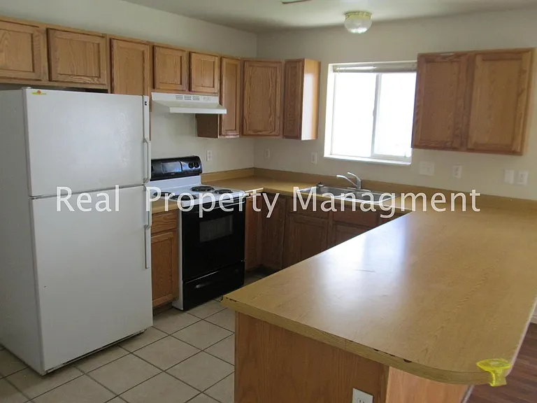 295 S Willow Dr — Photo 11