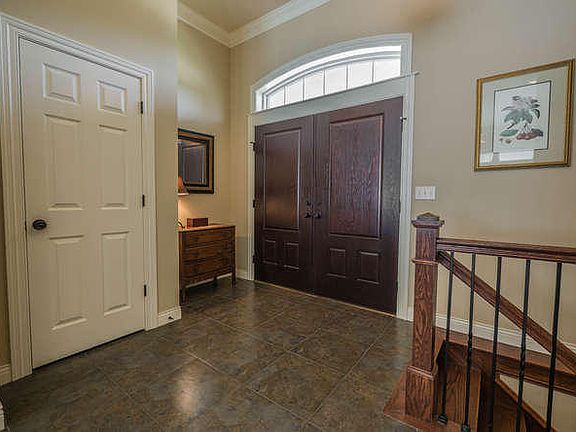 3rd image of 106 Dene Dr