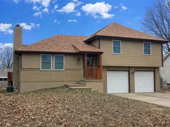 613 SE Westwind Dr, Lees Summit, MO 64063