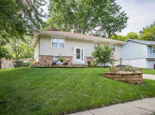 5432 Taylor St, Davenport, IA 52806