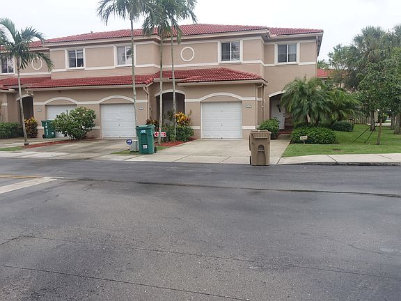 3rd image of 7922 N Southwood Cir