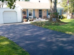 516 Longfellow Dr, Lancaster, PA