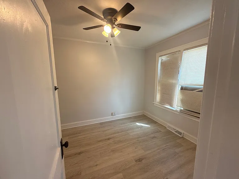 11004 S Normal Ave — Photo 9