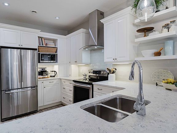 5th image of 221 Grenville St S