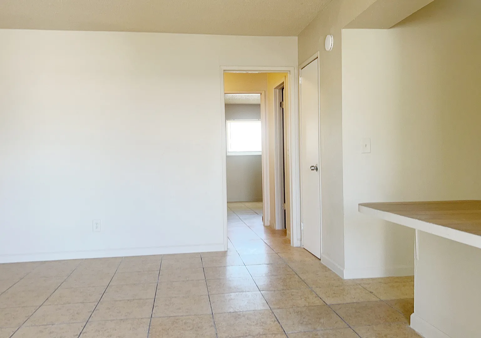 2 bed, 950 sqft, $1,690 — Photo 2