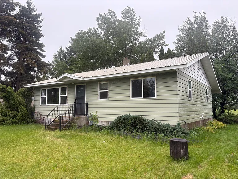 194 Van Sant Rd — Photo 1