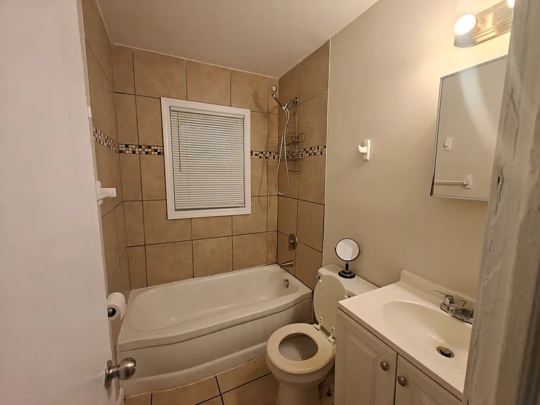 2217 Custer St #2 — Photo 6