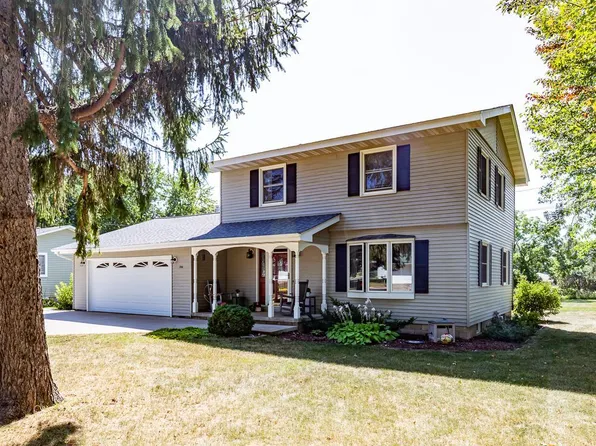 206 W Pine St, Roberts, WI 54023