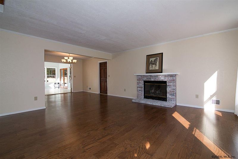 4th image of 634 TOP RIDGE Drive