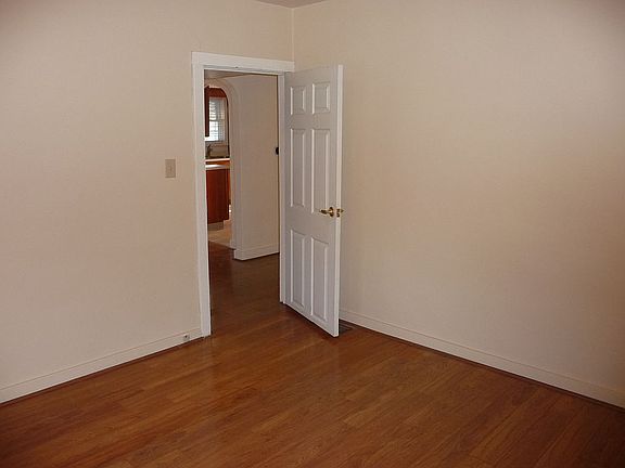 3rd image of 136 Archway Dr