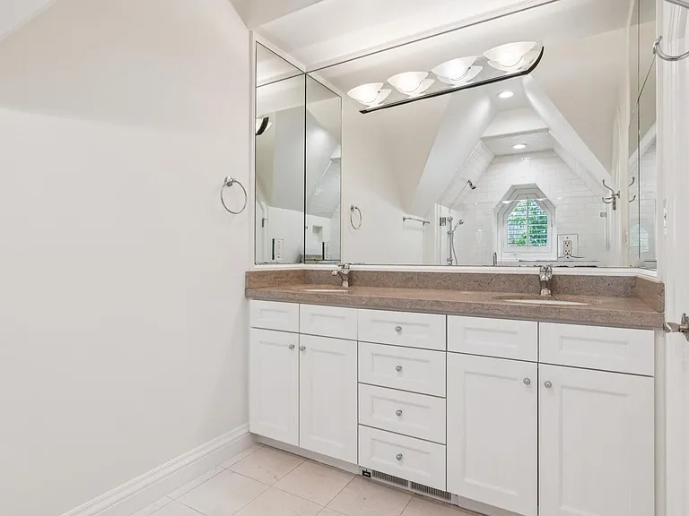 845 Windsor Dr — Photo 33