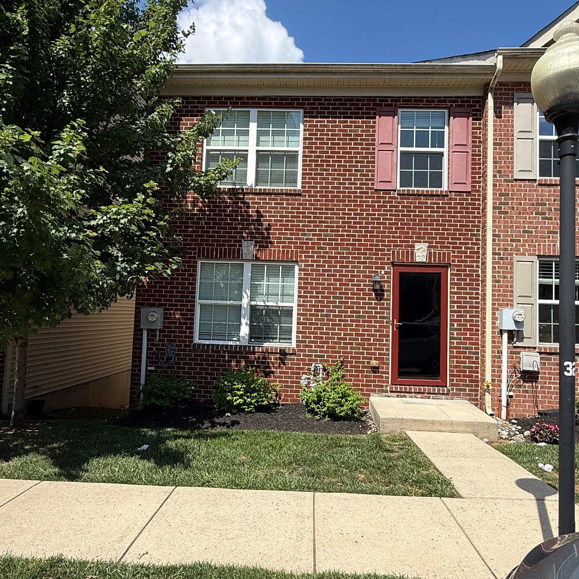 3 bed, 2.0 bath, 1520 sqft, $2,400 — Photo 1