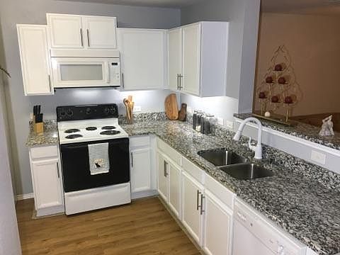 4th image of 1408 Whitewater Dr