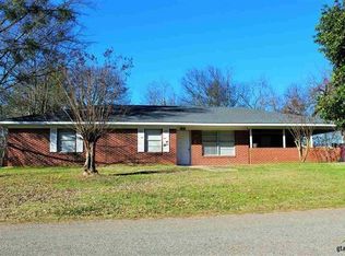 101 1st St, Winfield, TX 75493