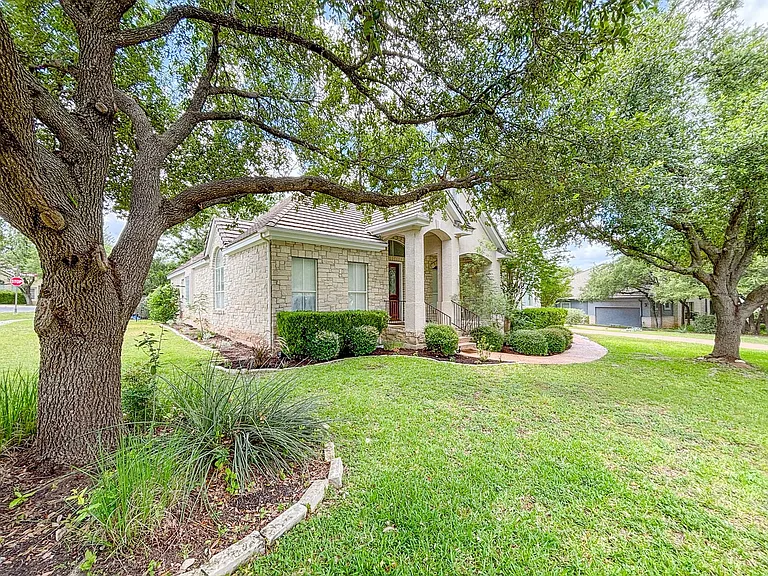 31 Lost Meadow Trl — Photo 2