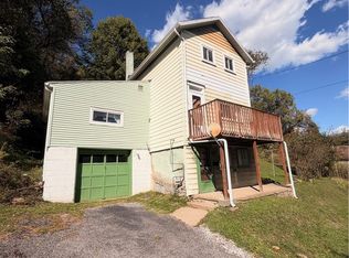 210 W 12th Ave, Tarentum, PA 15084