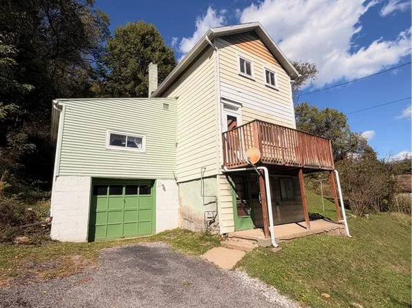 210 W 12th Ave, Tarentum, PA 15084