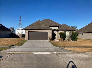 6990 Spanish Moss Ln, Marrero, LA 70072