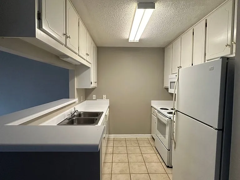 206 Foxchase Ln — Photo 5