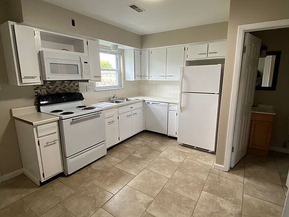 3rd image of 605 Blumhoff Ave #619