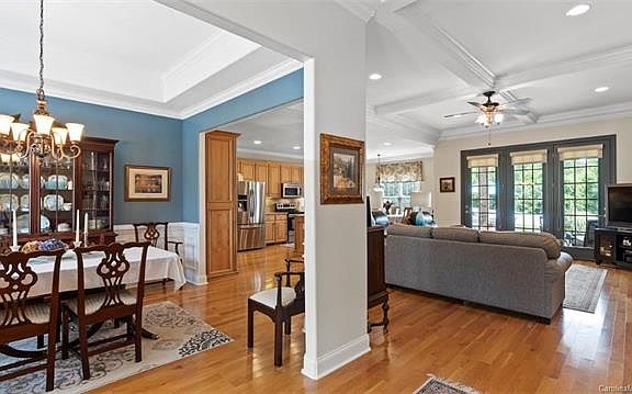 5th image of 2217 Jamesway Dr