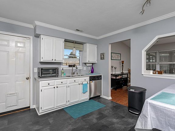 2nd image of 1920 Chopin Dr